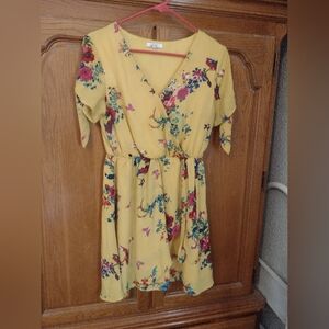 AUW Short Yellow Patterned Dress size Medium